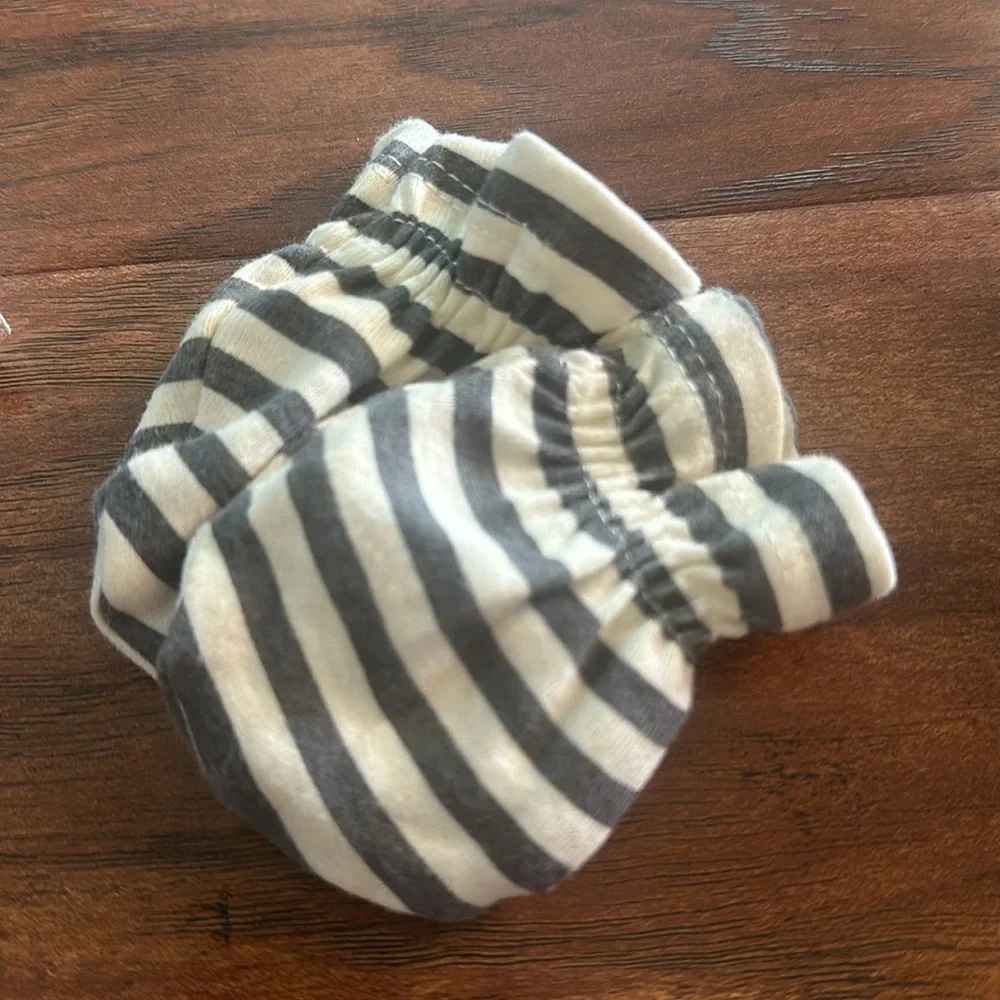 NWOT 8 pairs of no-scratch baby hand covers/mittens
